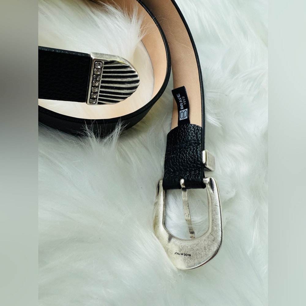 🇨🇦 Brave Leather Collection - Black With Crystal details - Picture 5 of 7